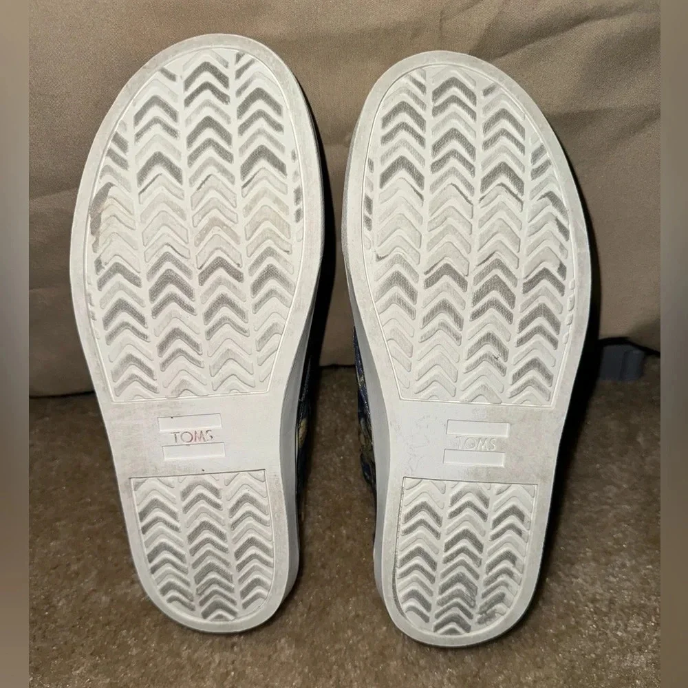 Disney x TOMS Snow White Youth Luca Slip-On Size Y3